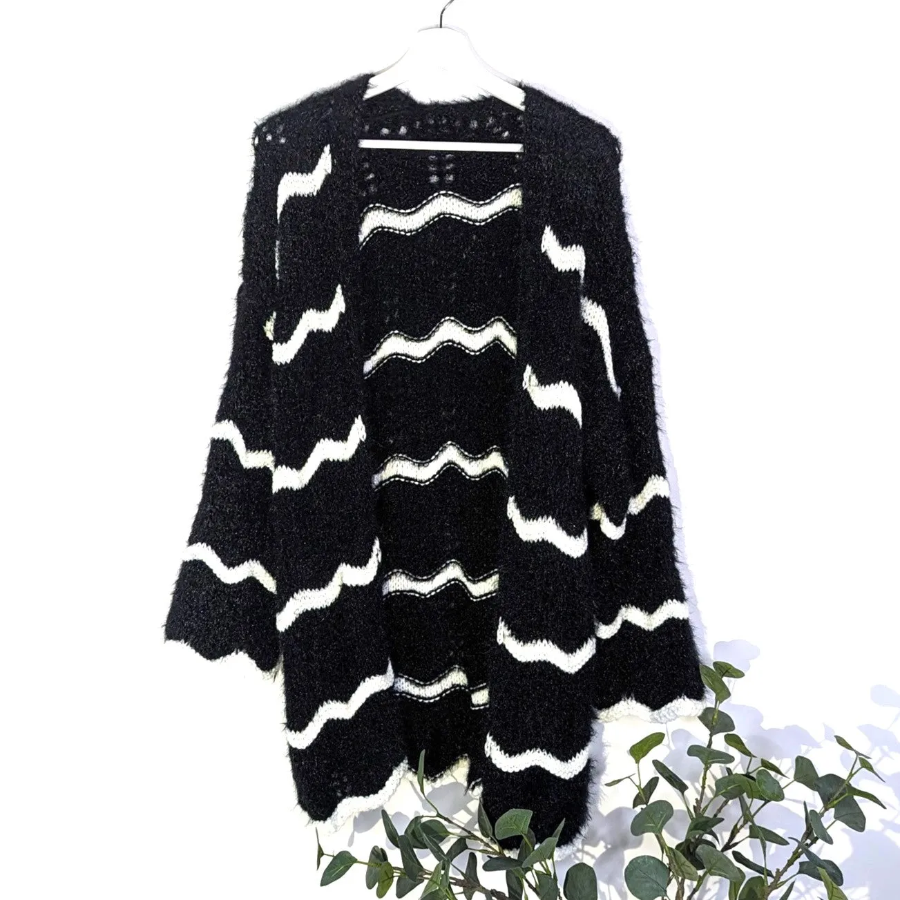 Acrylic mix open wavy design cardi