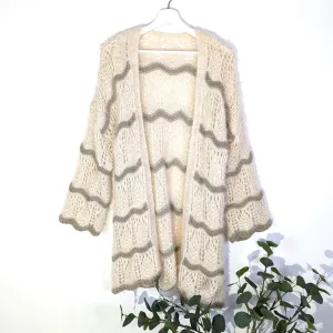Acrylic mix open wavy design cardi