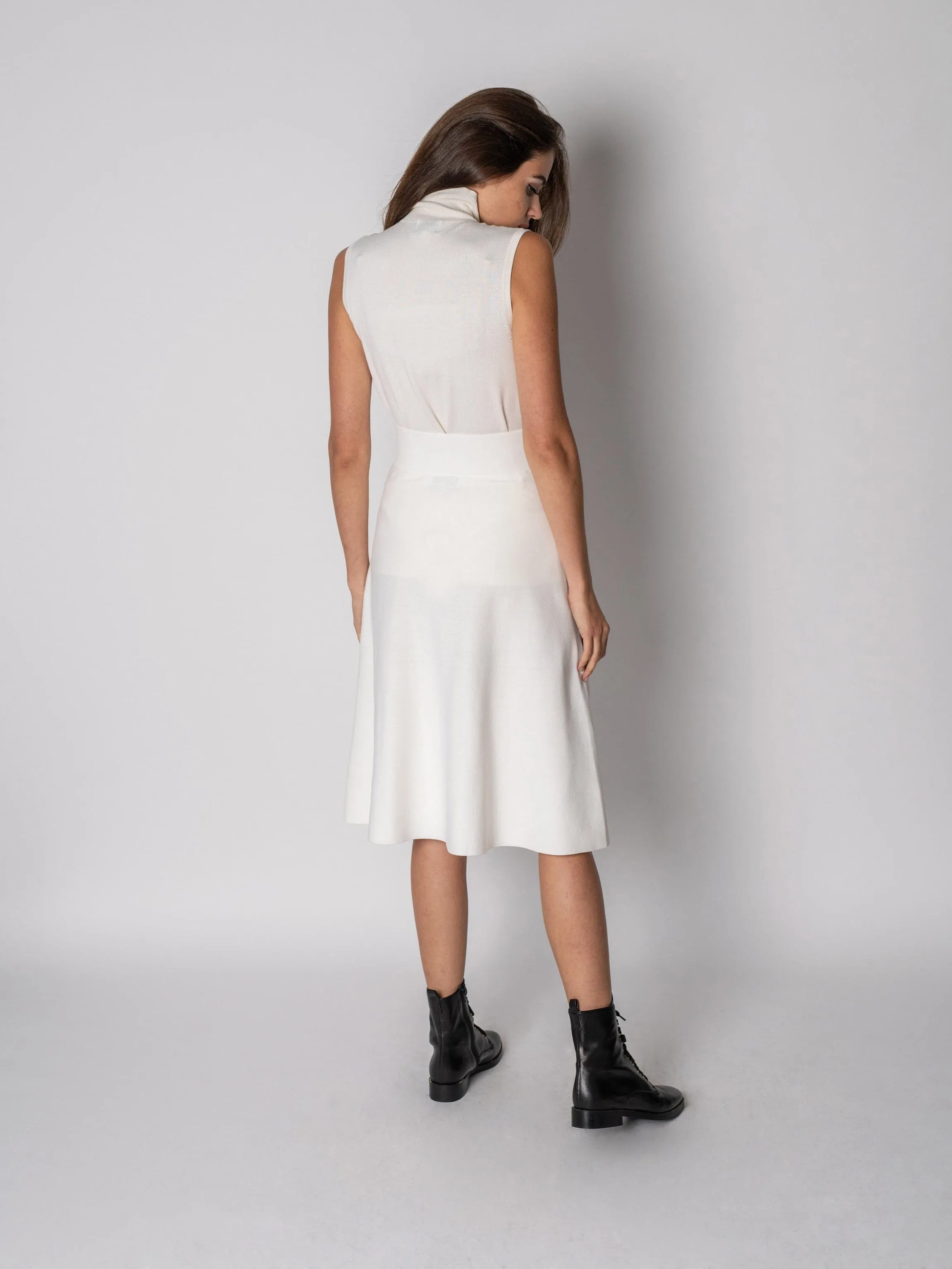 BASIC SLEEVELESS TURTLENECK-IVORY