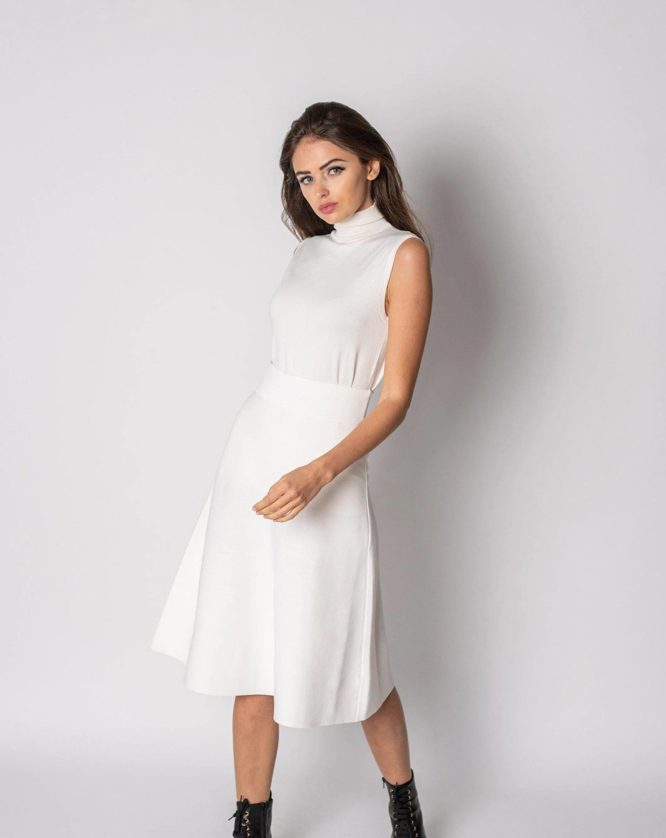 BASIC SLEEVELESS TURTLENECK-IVORY
