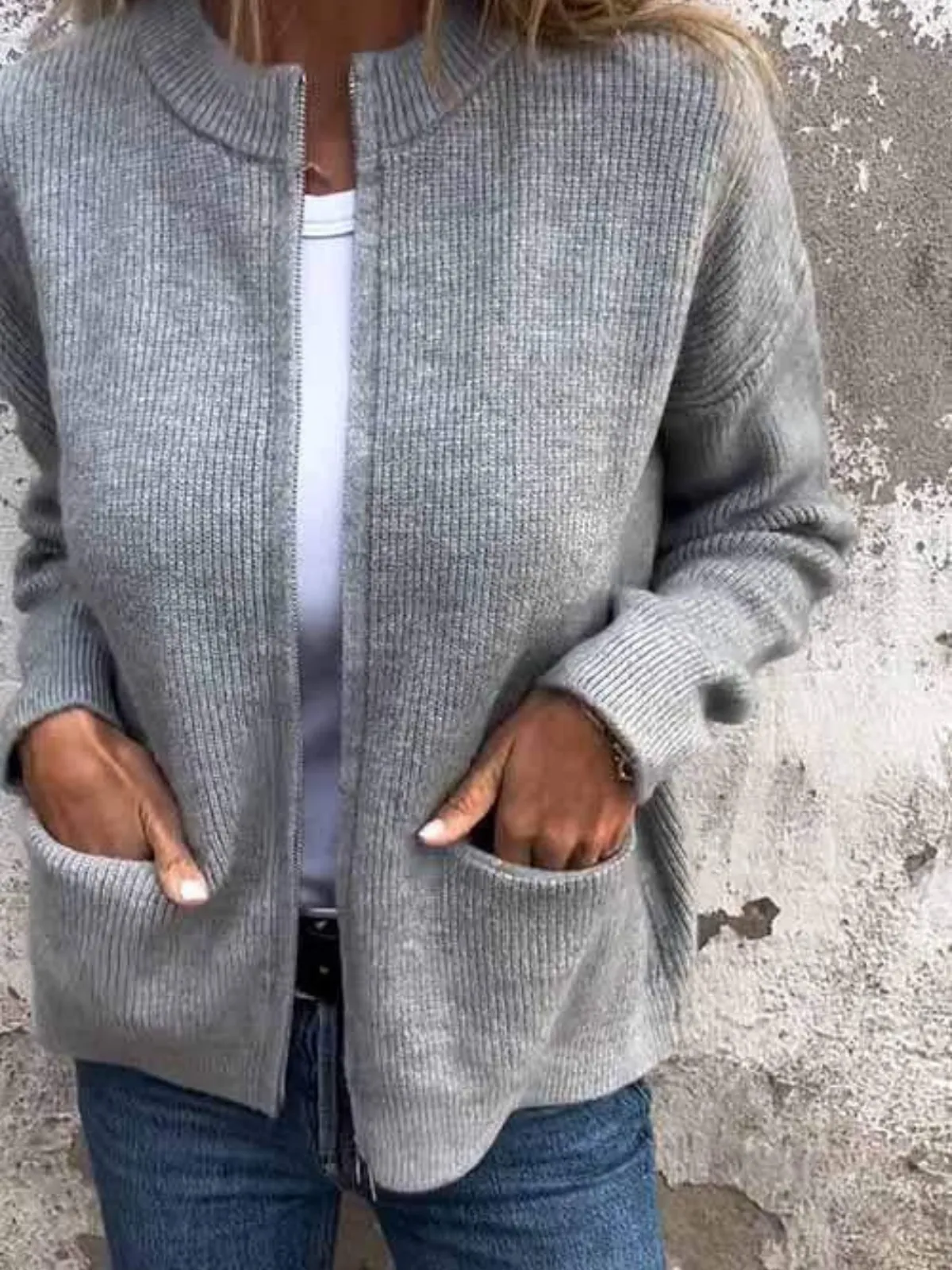 Cotton Zip-Up Cardigan with Round Neck – Timeless Versatile Elegance for Cool Days