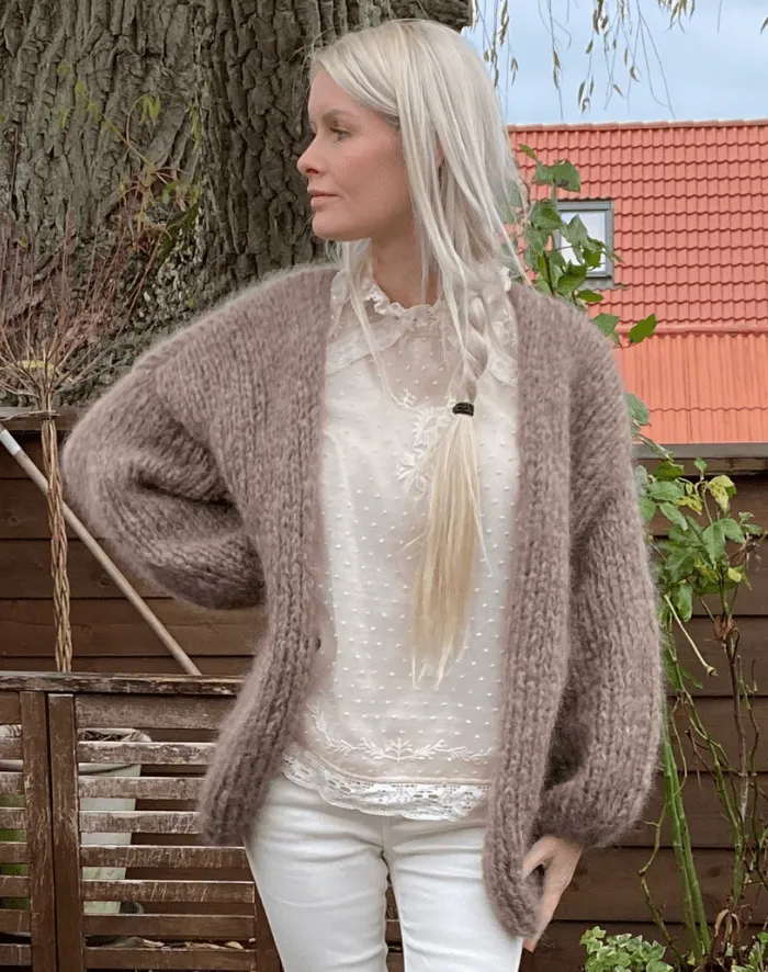 Tilda Cardigan ensfarvet - strikkekit