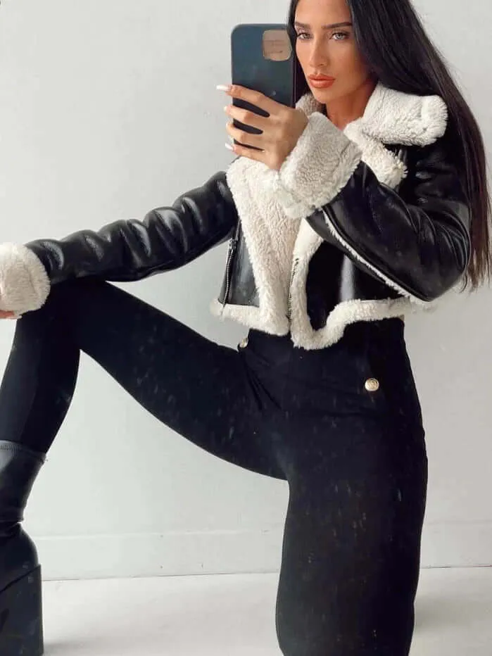 Women's Fleece-Lined Short Jacket: Warmth and Style